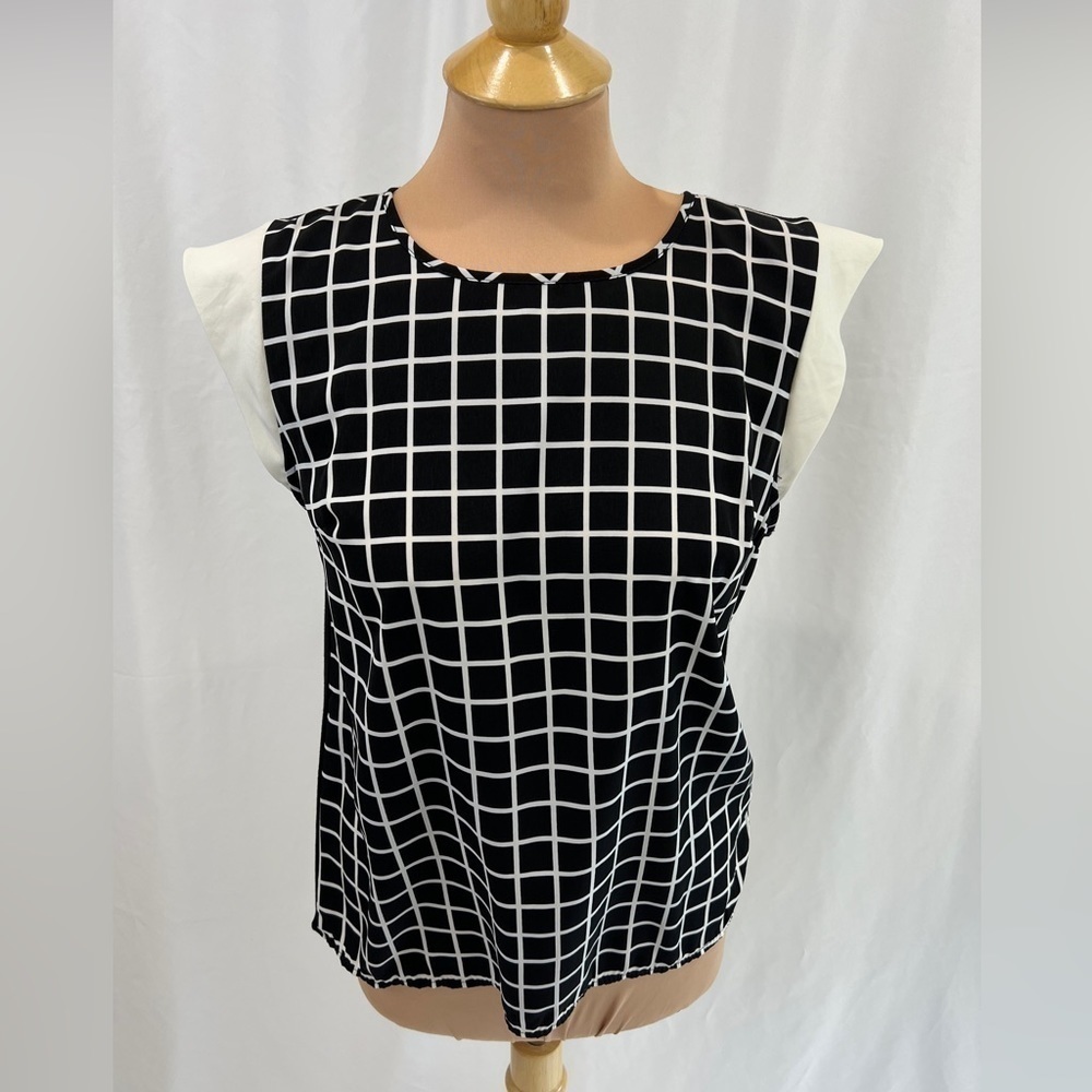 Ezra Women'sā Size Small Cap Sleeve Blouse Black & Ivory Windowpane High Low